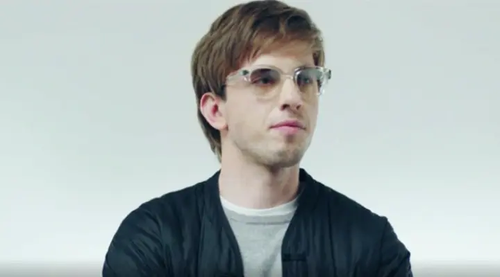 Александр Паль в сериале «Бихэппи»