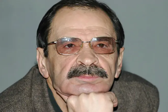 Илья Олейников