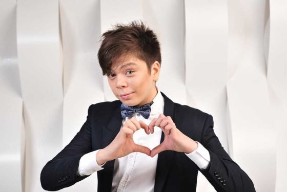 Молодой и успешный певец Элвин Грей