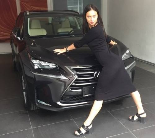 Настасья Самбурская и её машина